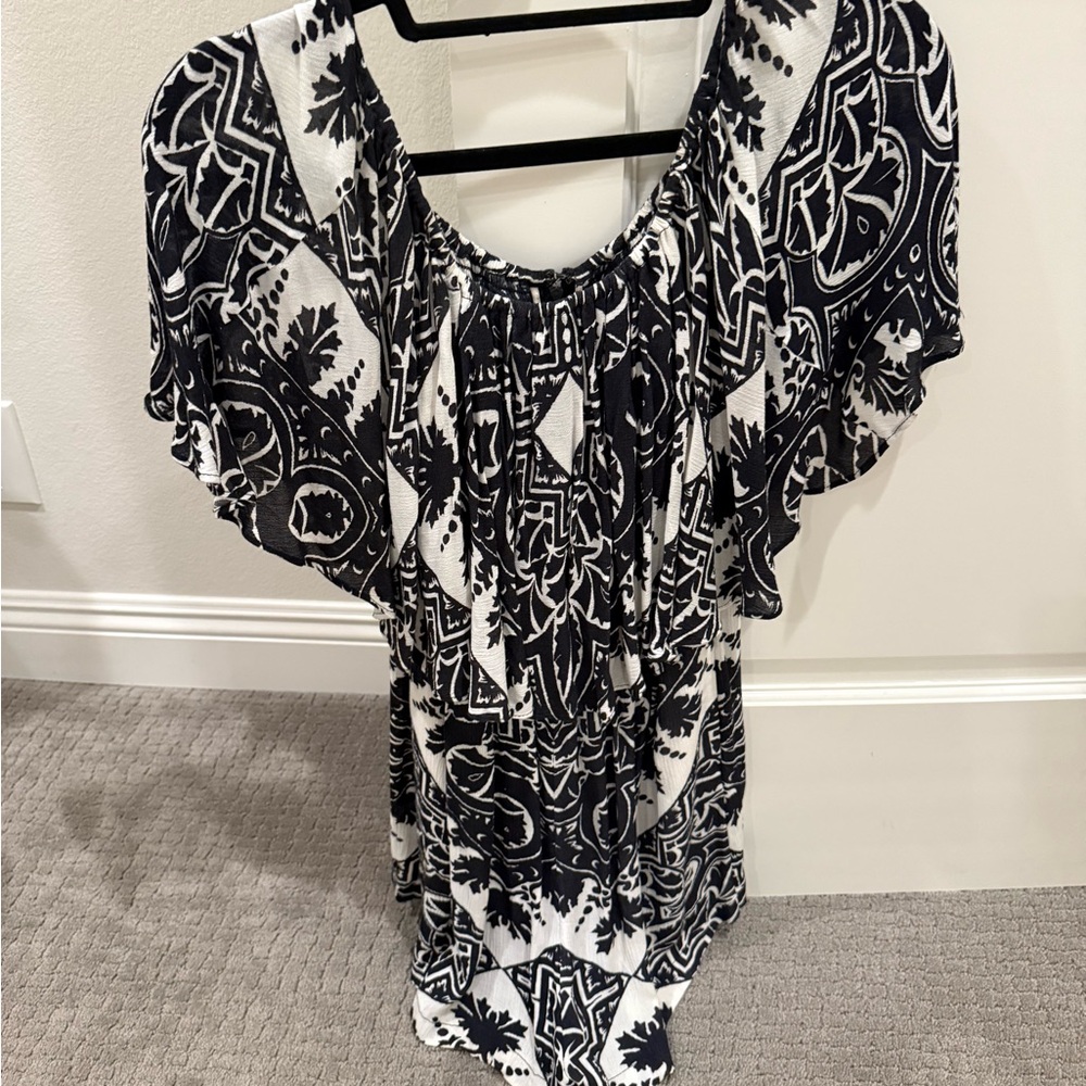 Alice + Olivia Black and White Patterned Blouse